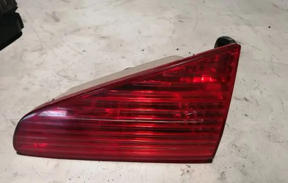 Tailgate rear/tail lights