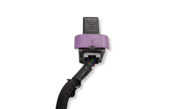 Nissan Qashqai Glow plug pre-heat relay 0281003050 8200798585