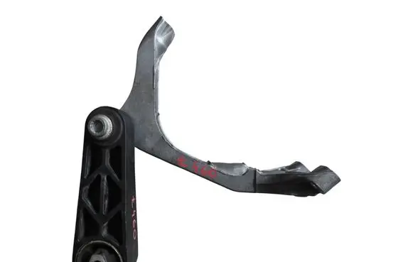Engine mounting bracket