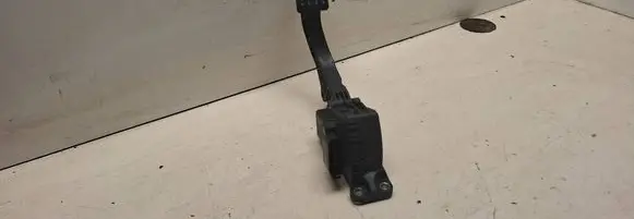 Ford Focus Accelerator throttle pedal 74253001