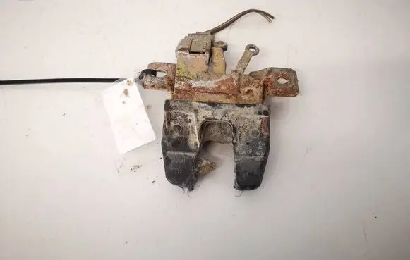 Volkswagen PASSAT B3 Tailgate/trunk/boot lock/catch/latch 357827563