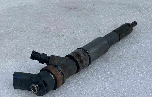 BMW 5 E60 E61 Fuel injector 0445110216 7793836