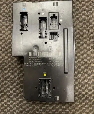 Mercedes-Benz E W212 SAM control unit 2129060805