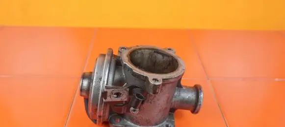 BMW 5 E60 E61 EGR thermostat 7791480 306D4