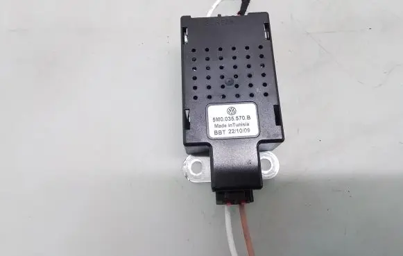 Volkswagen Golf VI Aerial antenna amplifier 5M0035570B