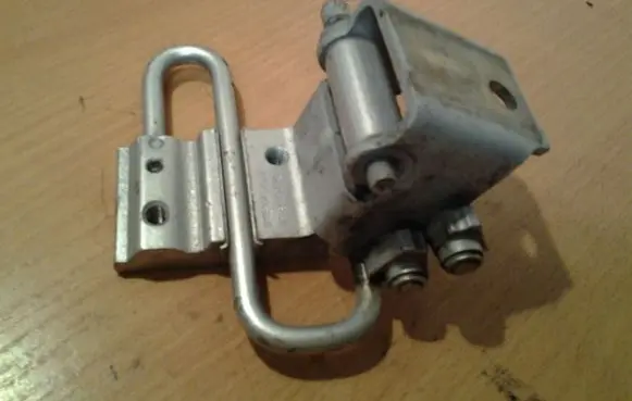 Audi A6 S6 C6 4F Rear door lower hinge 8E0833411
