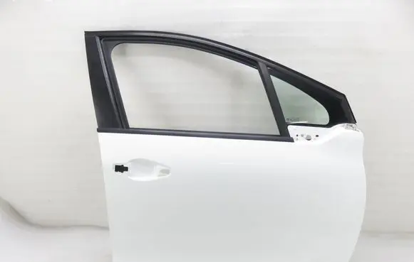 Peugeot 2008 I Front door