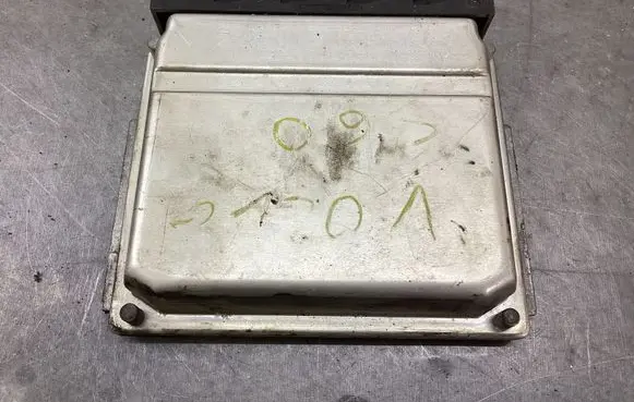 Volvo S60 Engine control unit/module 08667710A 28SA5015 0281010319