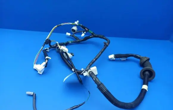 Lexus IS 220D-250-350 Front door wiring loom 8215153190F