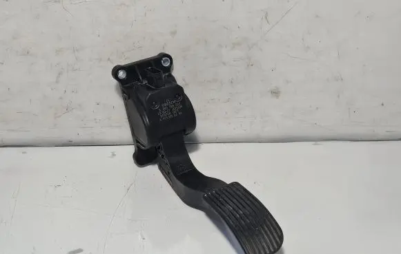 Mercedes-Benz Sprinter W906 Accelerator throttle pedal A9063000404 0280755023