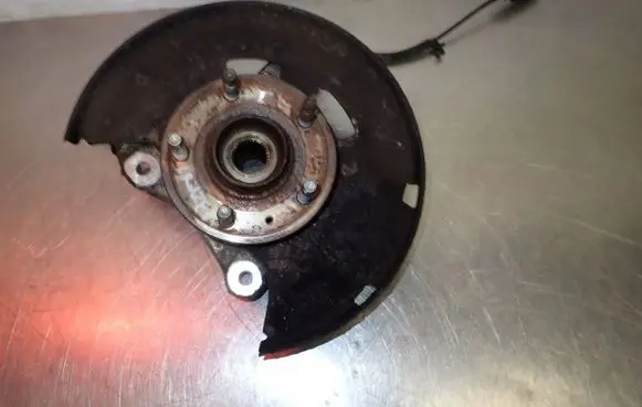 Chevrolet Cruze Front wheel hub spindle knuckle 13583476