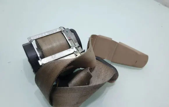 Skoda Superb B6 (3T) Front seatbelt 609868200