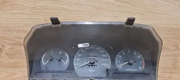 Mitsubishi Space Wagon Speedometer (instrument cluster) MB680132