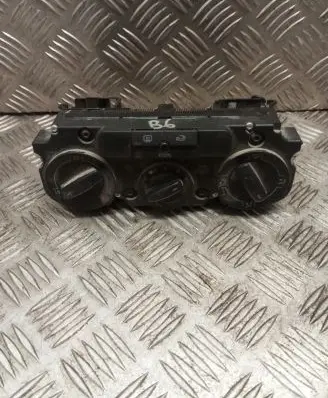 Volkswagen PASSAT B6 Climate control unit