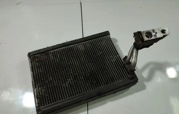 Subaru Outback A/C cooling radiator (condenser) 