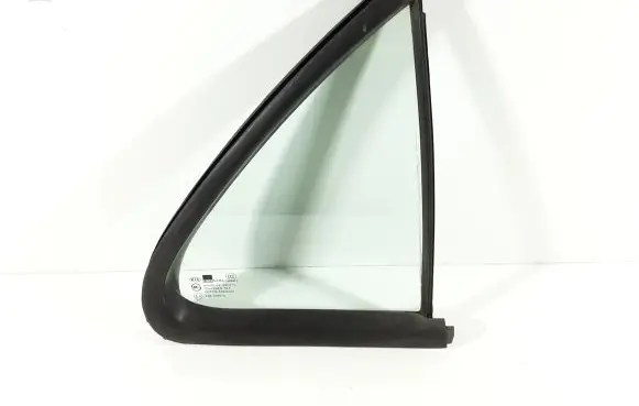KIA Sorento Rear vent window glass 43R000070 E000472 DOT772
