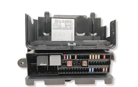 Volvo V40 Fuse module AV6T14K131AB 3R9NK0100 13889