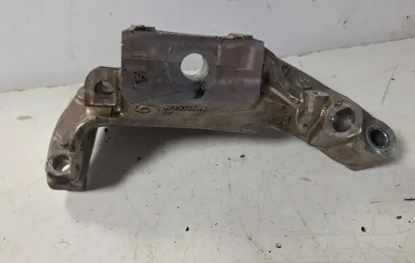 Alfa Romeo Giulia Engine mounting bracket 670051310