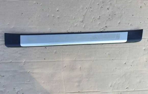 Front sill trim cover