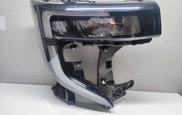 Renault Master IV Headlight/headlamp 260106174R