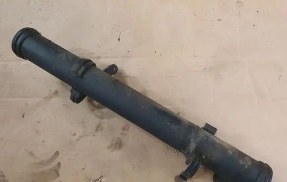 Volkswagen Golf III Engine coolant pipe/hose 021121085E