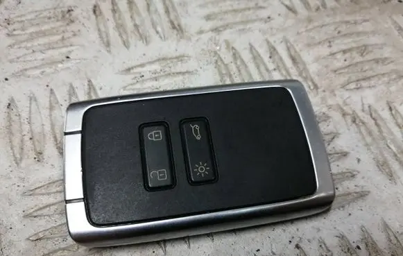 Renault Captur II Ignition key/card 