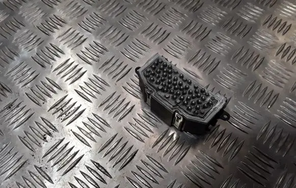 Seat Leon (1P) Heater blower motor/fan resistor 3C0907521D 011500045 2468105383