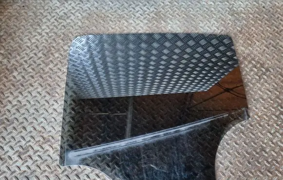 Opel Mokka Rear door window glass 95276487