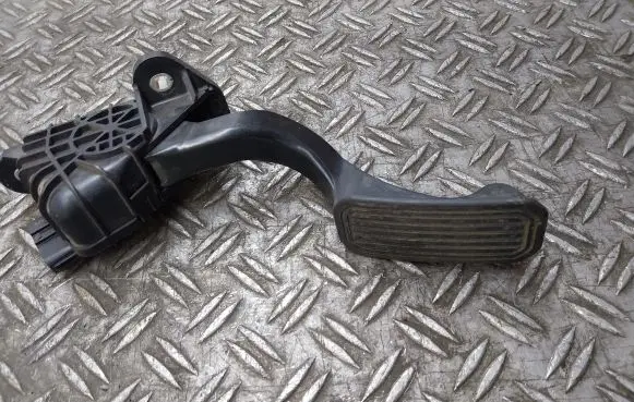 Toyota Prius (XW20) Accelerator throttle pedal