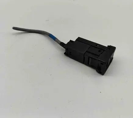 Toyota Hilux (AN120, AN130) USB socket connector 861900K100