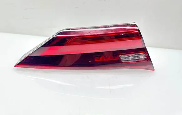 Tailgate rear/tail lights