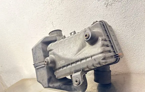 Opel Frontera B Air filter box 897187614