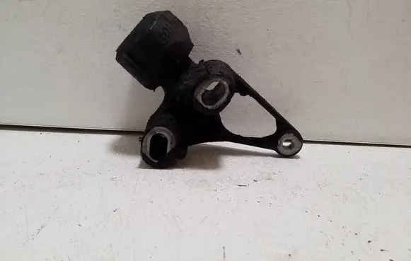 Engine mount bracket
