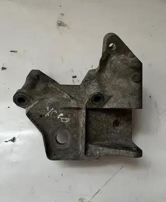 Volvo XC60 Engine mounting bracket