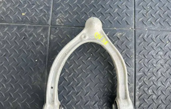 Mercedes-Benz C AMG W205 Front upper control arm/wishbone 