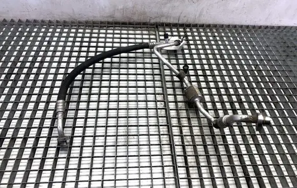 Renault Clio III Air conditioning (A/C) pipe/hose 8200521903