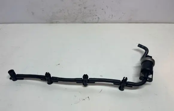 Volkswagen PASSAT B6 Fuel return line/hose 