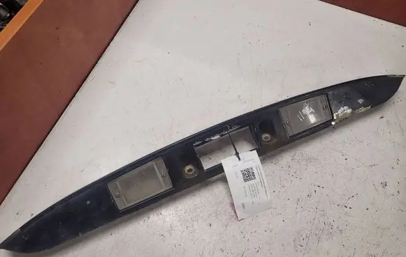 KIA Sorento Trunk door license plate light bar 925003E5