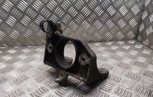 Gearbox mounting bracket