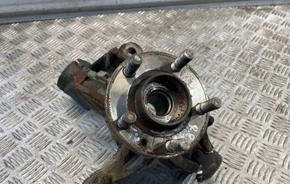 Front wheel hub spindle knuckle