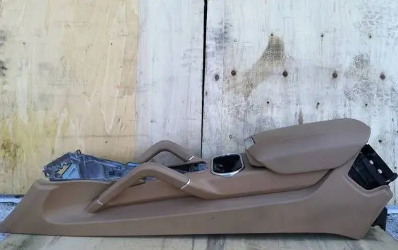 Porsche Cayenne (92A) Center console 
