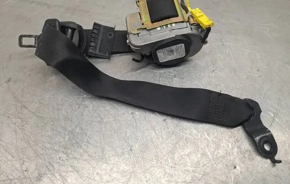 Mercedes-Benz E W211 Front seatbelt 561014601
