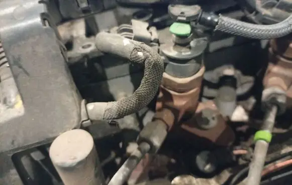 Citroen Berlingo Fuel injector 0445110340