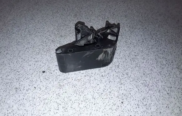 BMW 7 E38 Radiator mount bracket 17111737709 1737709