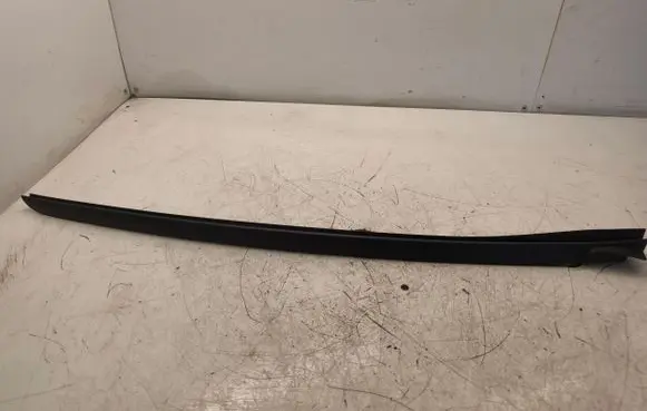 BMW 4 G22 G23 G24 G26 Windshield trim 7475010