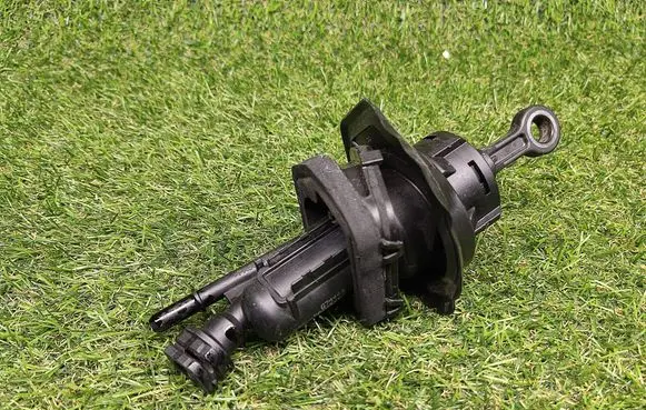Ford Mondeo MK IV Clutch master cylinder 6G917A543BC