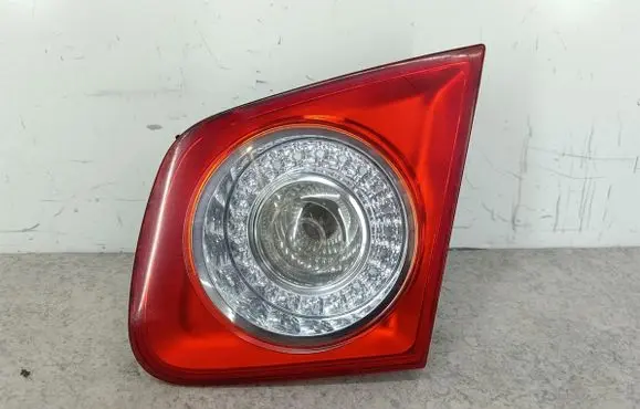 Volkswagen Jetta V Tailgate rear/tail lights 1K5945094