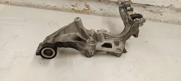 Mercedes-Benz A W176 Generator/alternator bracket A6512011709 A6512001470