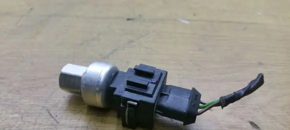 Volvo XC60 Air conditioning (A/C) pressure sensor 31292004