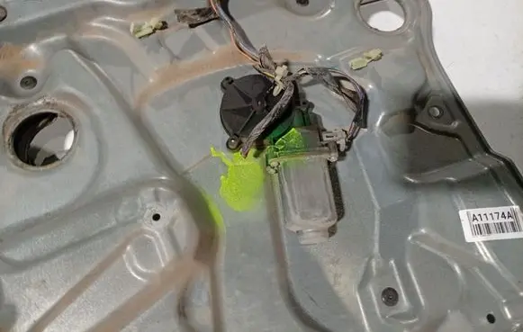 Nissan Primera Front door window regulator motor 